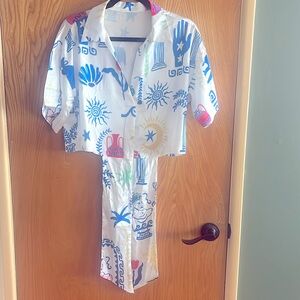 Silky top with Greece-inspired print.